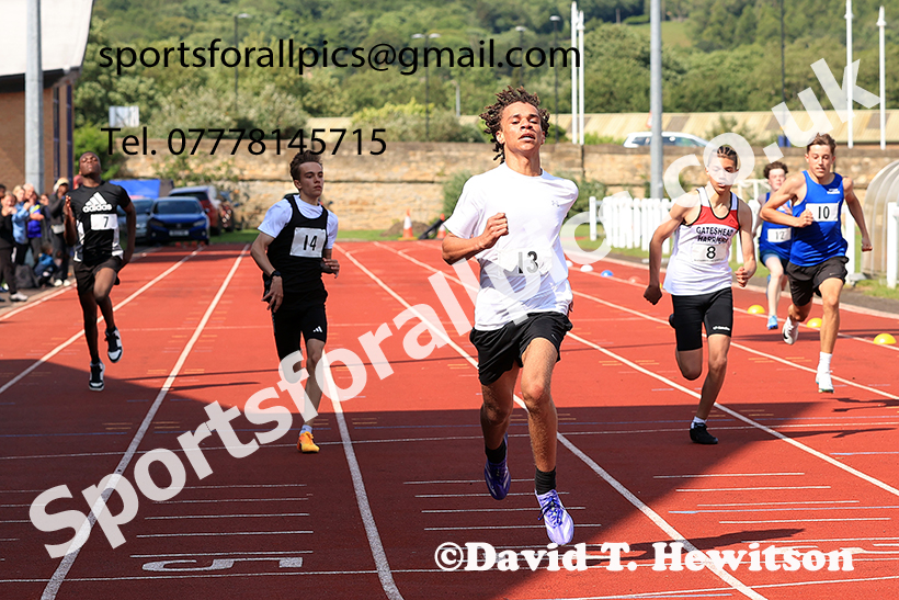 Boys 200 metres, 2025 Northumberland Schools Track and Fields, Wentworth, Hexham. Photo: David T. Hewitson/Sports for All Pics